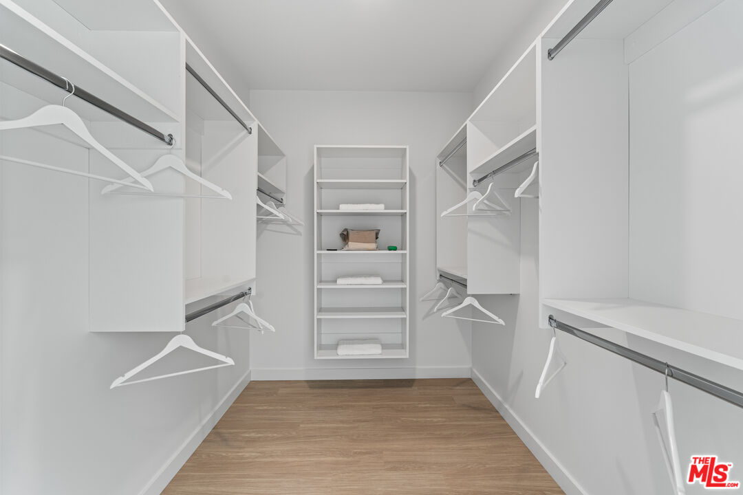 675 Ninth Ave Unit: 2102