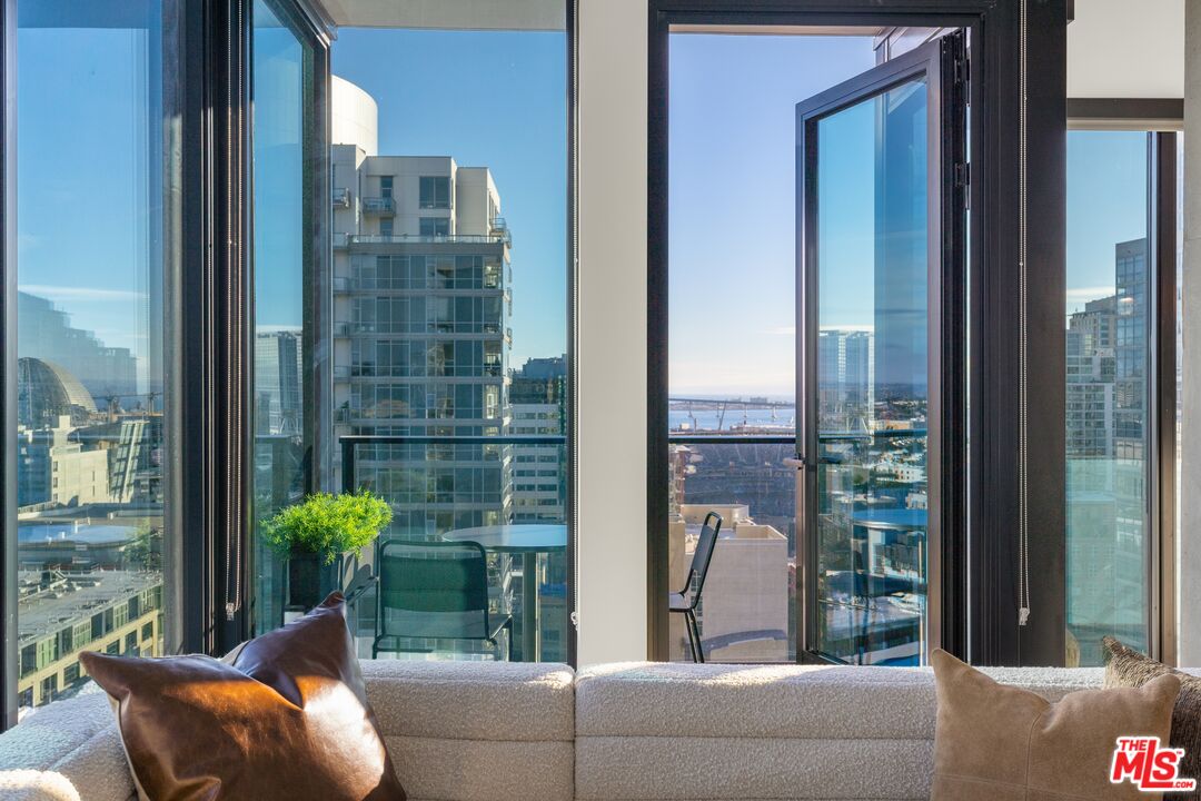 675 Ninth Ave Unit: 2102