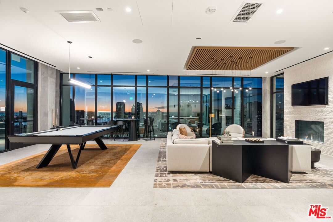 675 Ninth Ave Unit: 2102