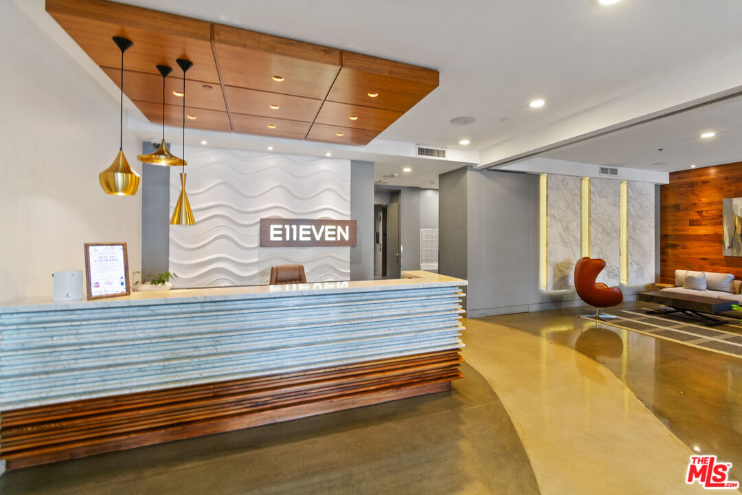 1111 S Grand Ave Unit: 716