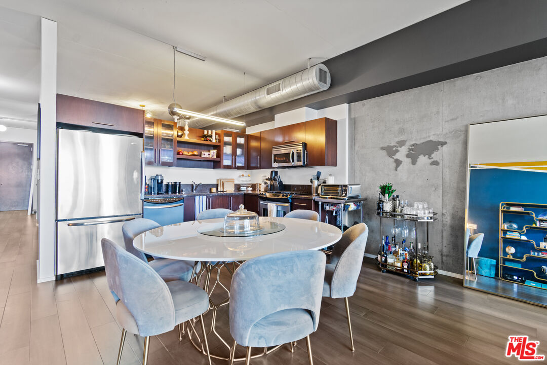 1111 S Grand Ave Unit: 716