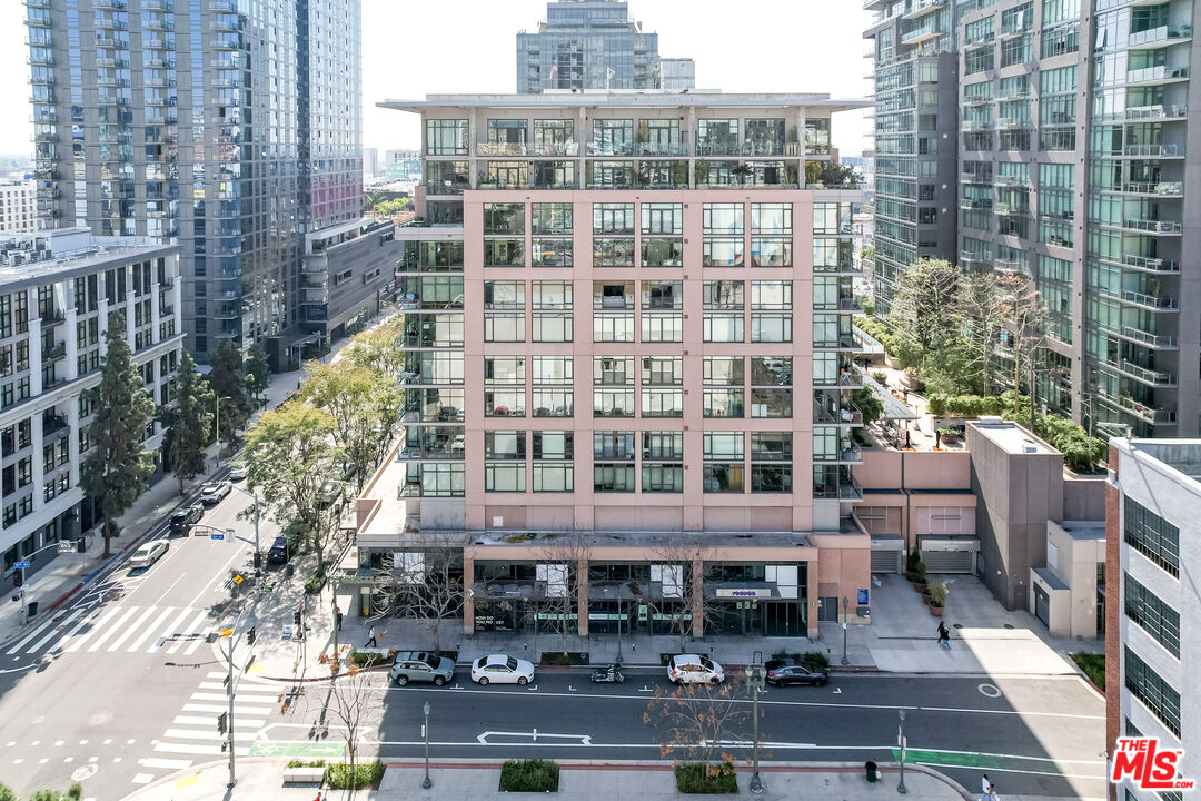 1111 S Grand Ave Unit: 716