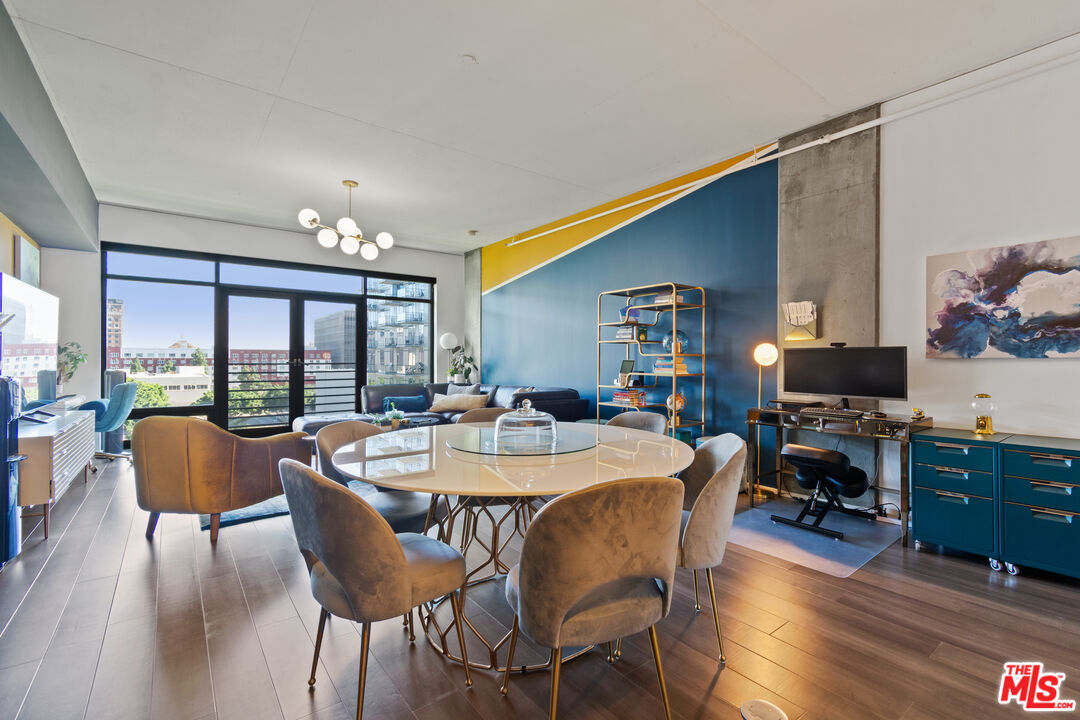 1111 S Grand Ave Unit: 716