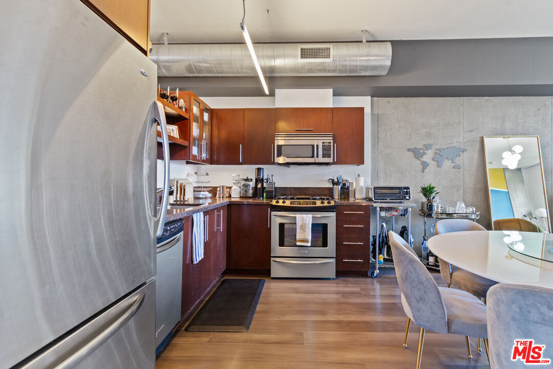 1111 S Grand Ave Unit: 716