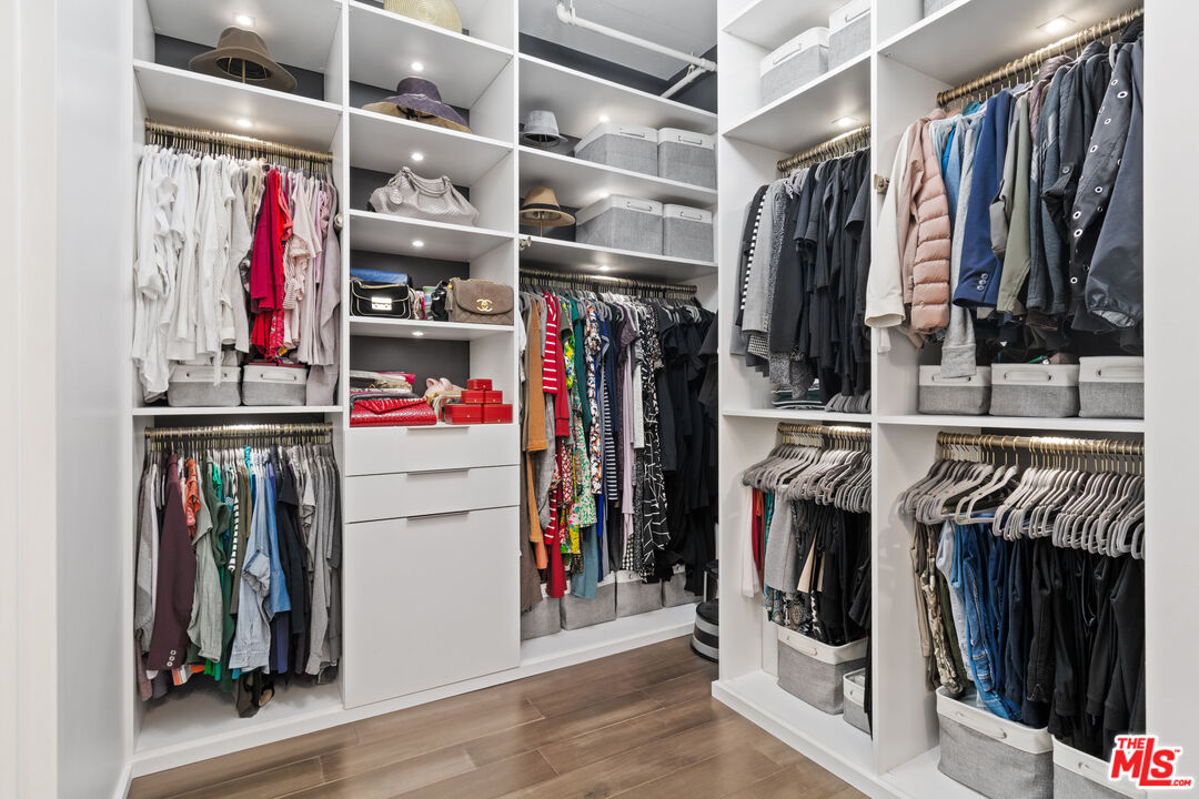 1111 S Grand Ave Unit: 716