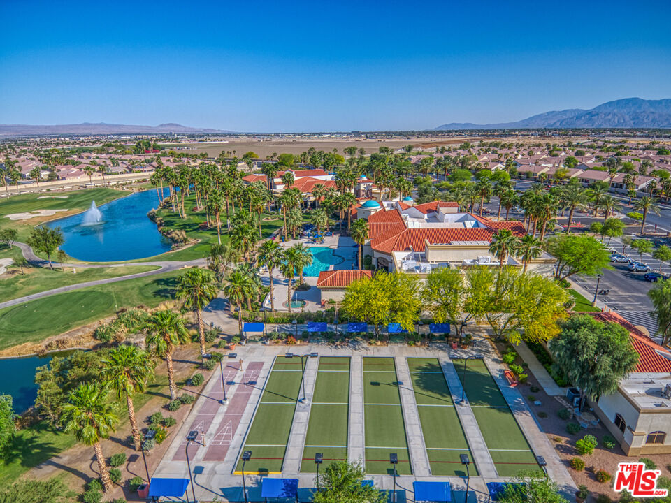 81765 Avenida Sombra