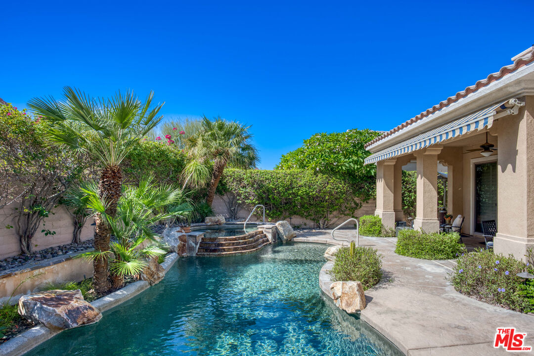 81765 Avenida Sombra