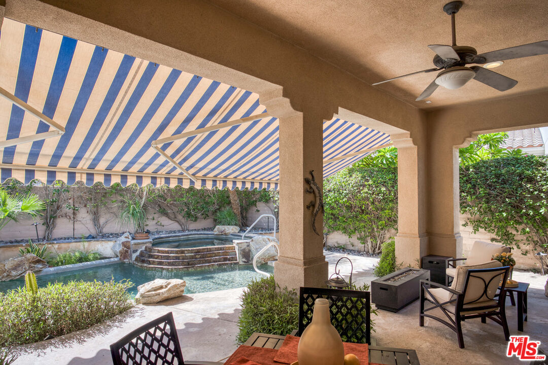 81765 Avenida Sombra