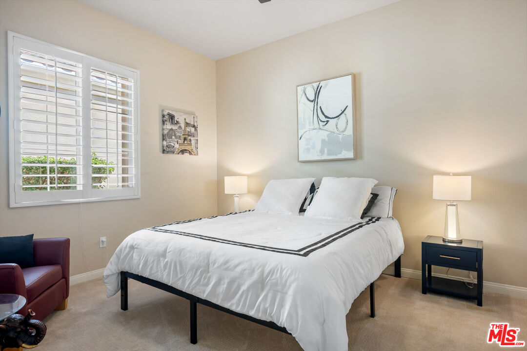 81765 Avenida Sombra