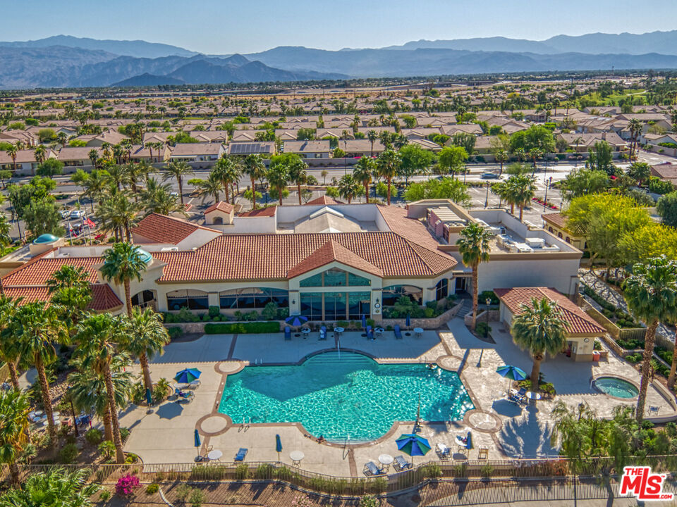 81765 Avenida Sombra