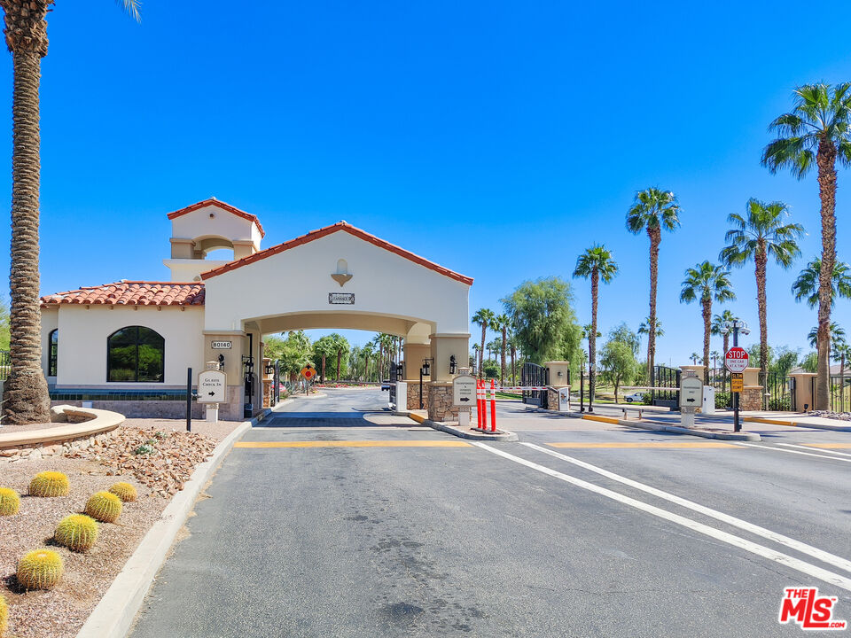 81765 Avenida Sombra