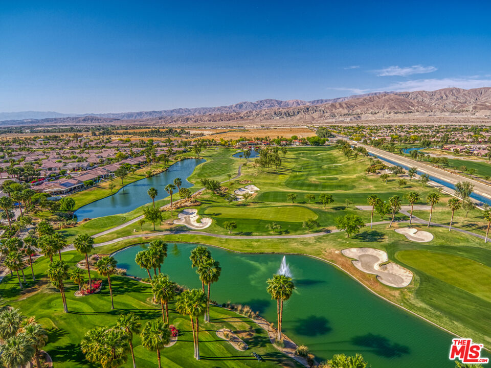 81765 Avenida Sombra