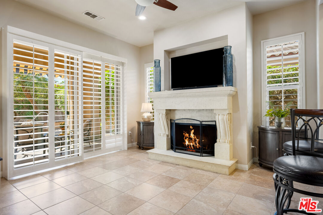 81765 Avenida Sombra