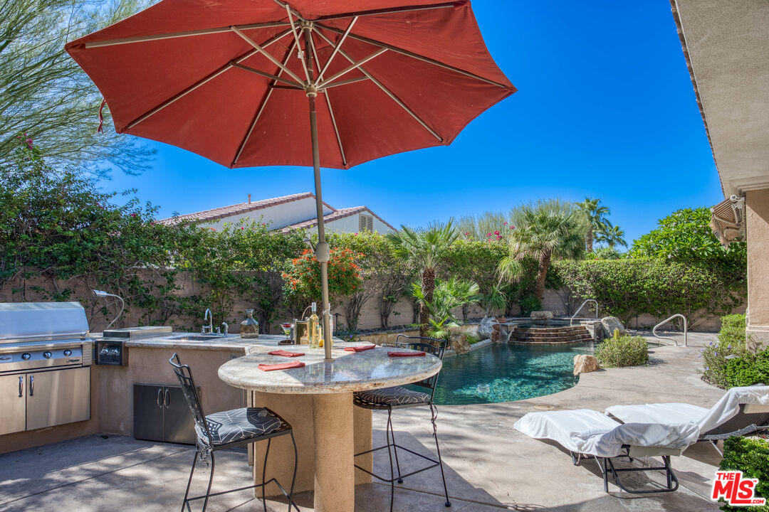 81765 Avenida Sombra