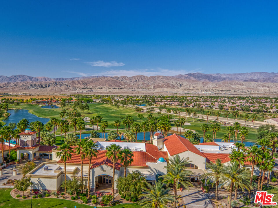 81765 Avenida Sombra