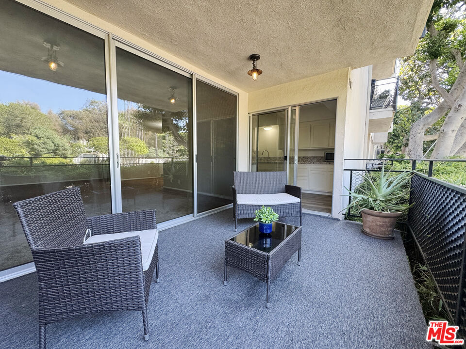 289 S Barrington Ave Unit: A106