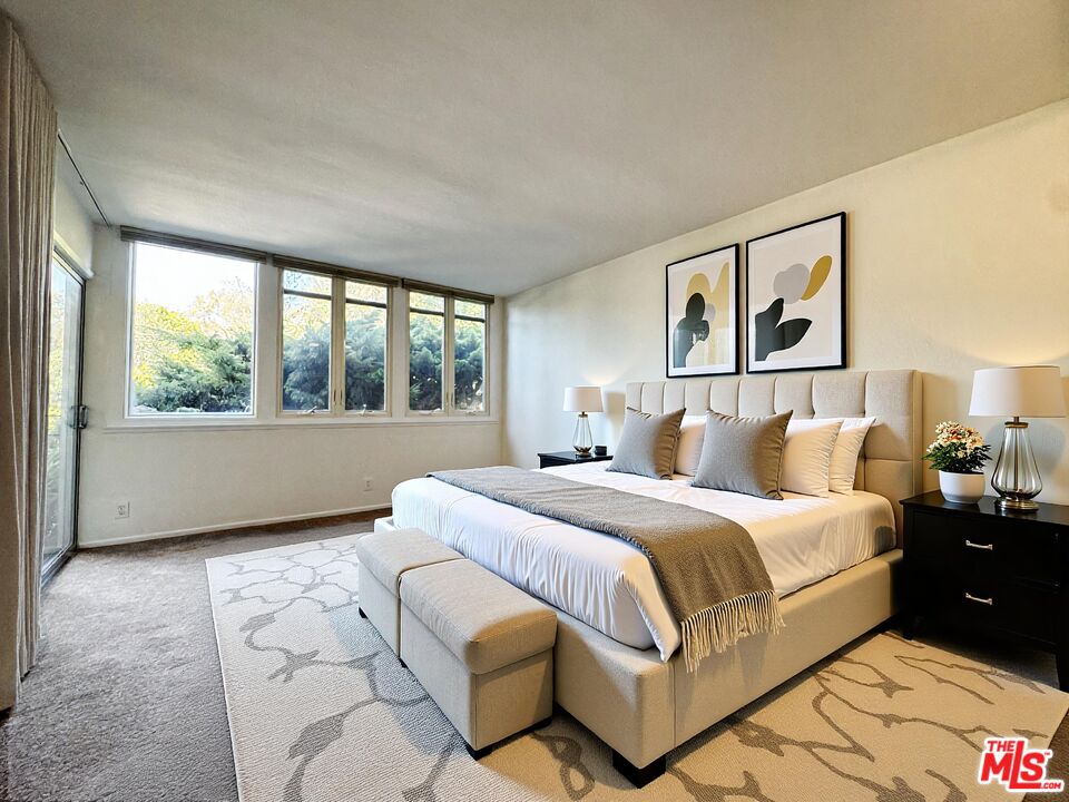 289 S Barrington Ave Unit: A106