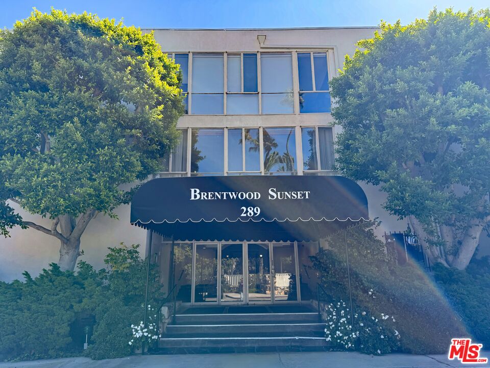 289 S Barrington Ave Unit: A106