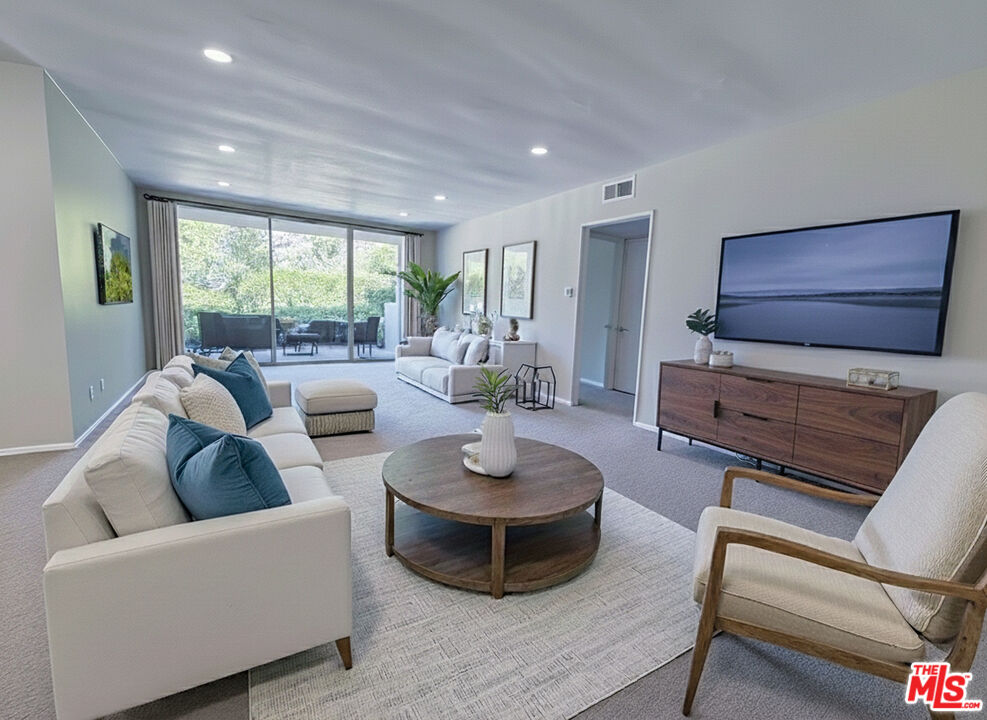 289 S Barrington Ave Unit: A106