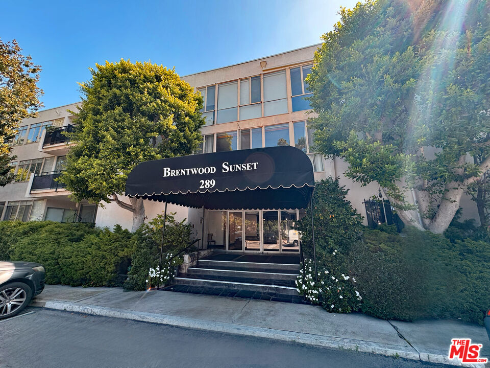 289 S Barrington Ave Unit: A106