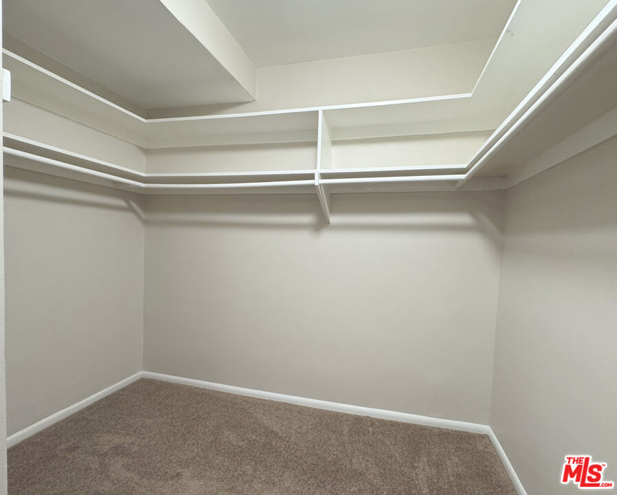 289 S Barrington Ave Unit: A106