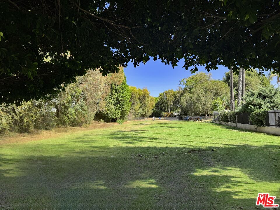 289 S Barrington Ave Unit: A106