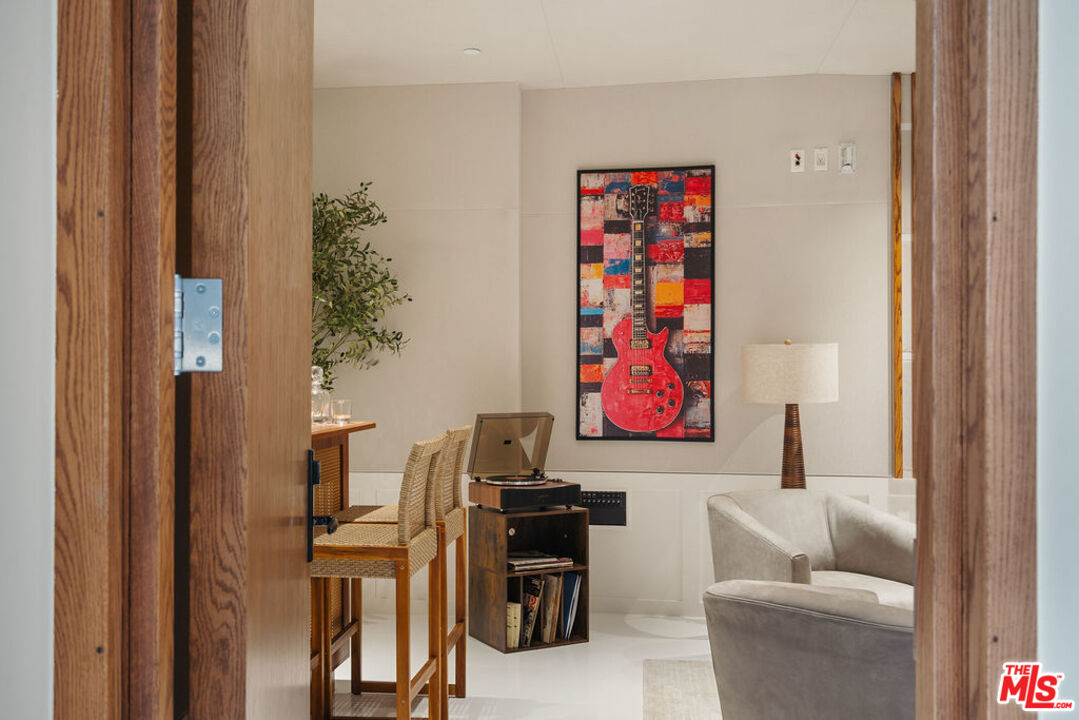 500 Molino St Unit: 101