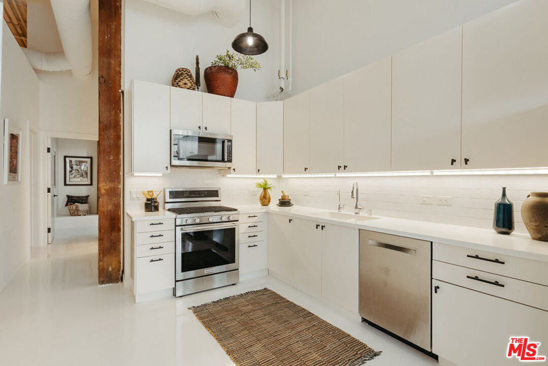 500 Molino St Unit: 101