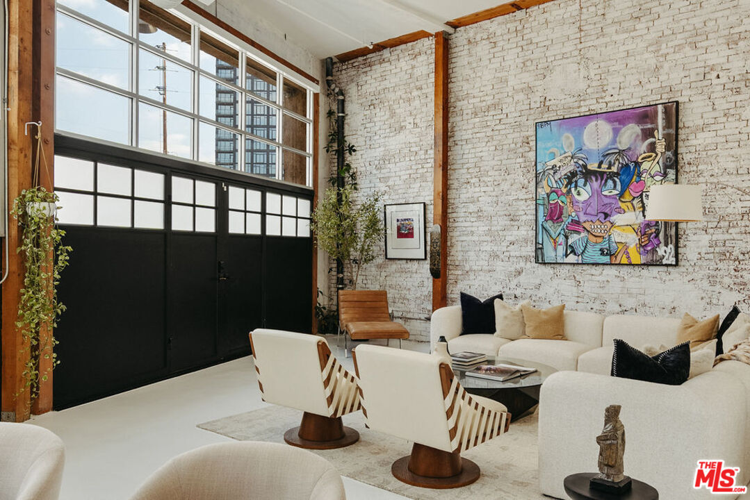 500 Molino St Unit: 101