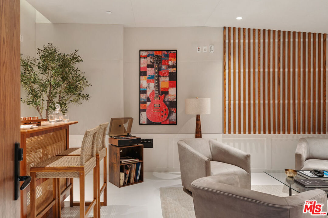 500 Molino St Unit: 101