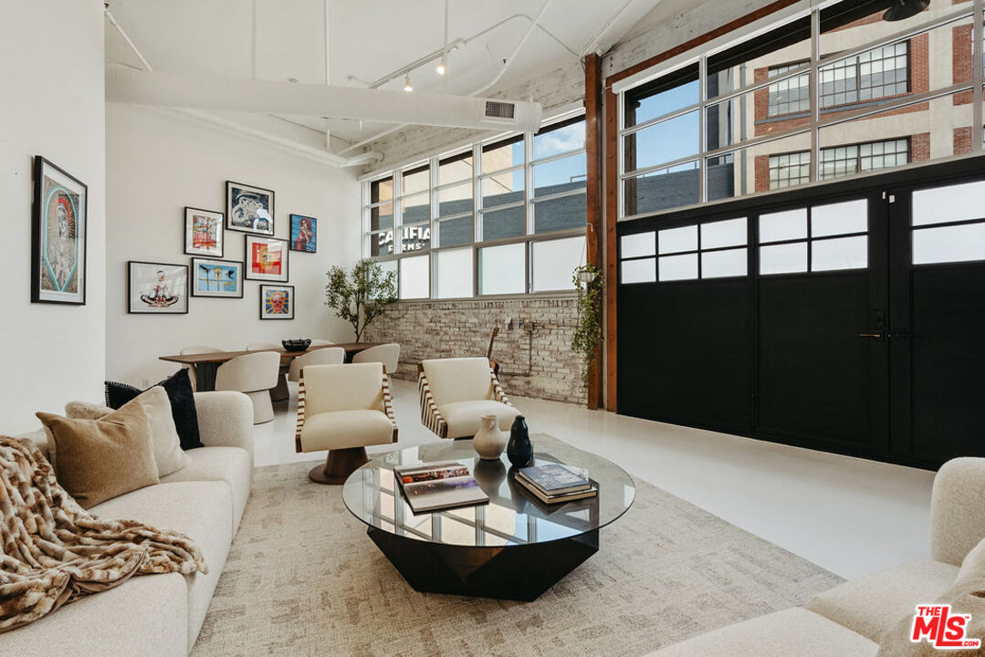 500 Molino St Unit: 101