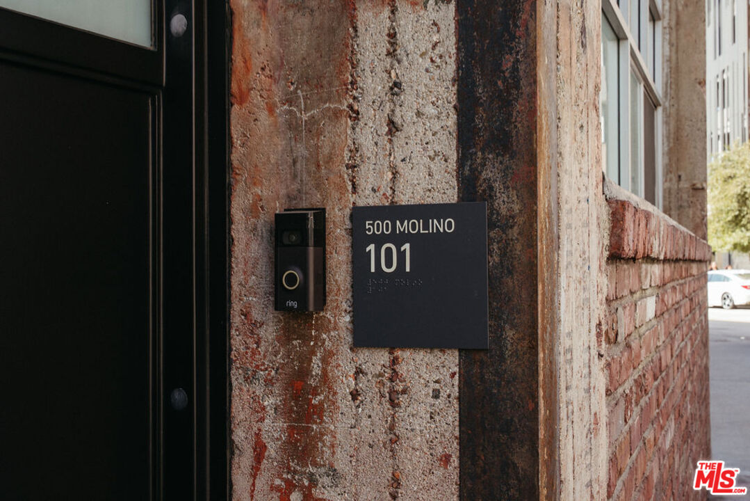 500 Molino St Unit: 101