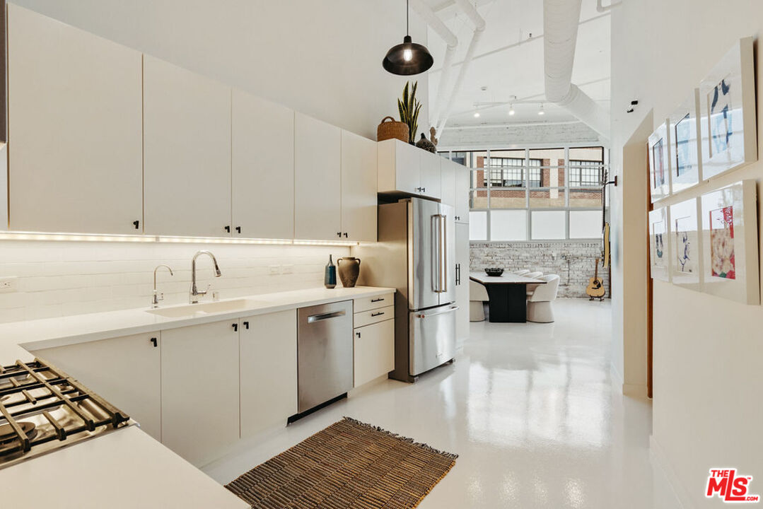 500 Molino St Unit: 101