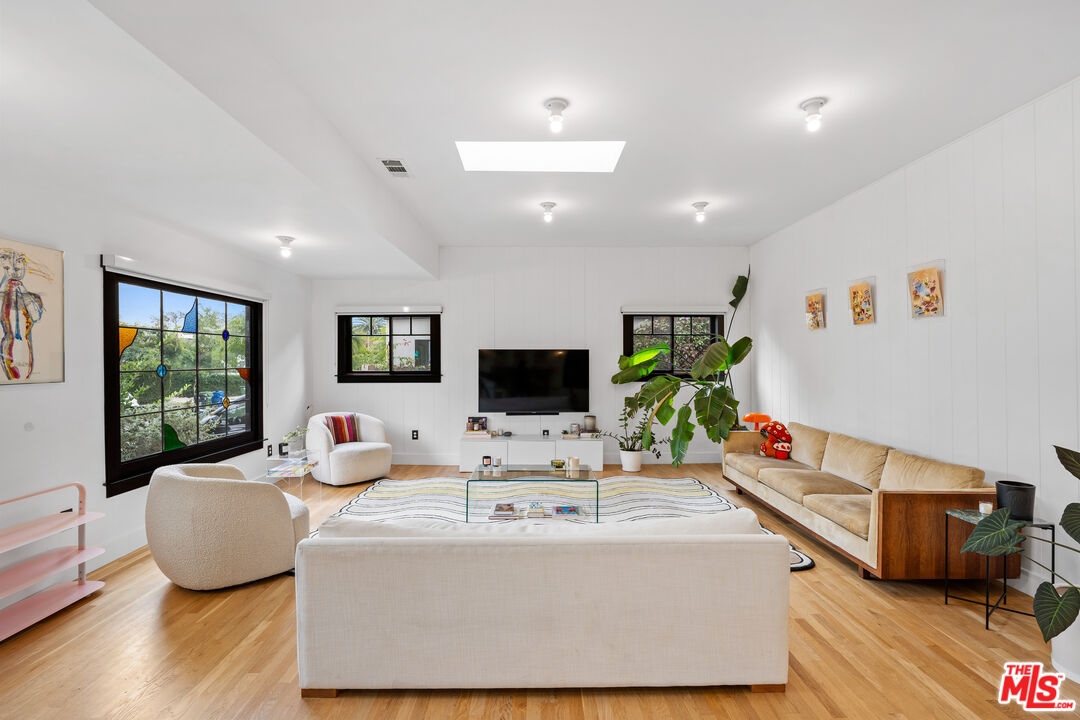 623 N Sierra Bonita Ave