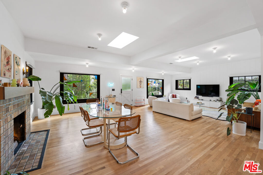 623 N Sierra Bonita Ave