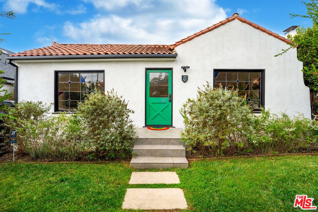 623 N Sierra Bonita Ave