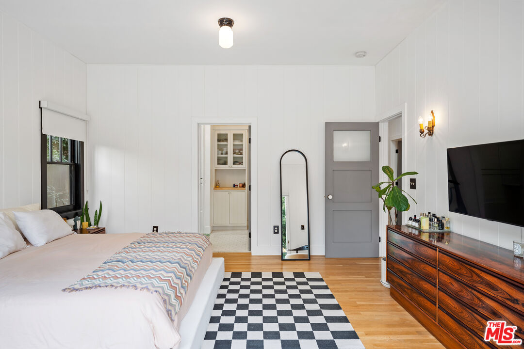 623 N Sierra Bonita Ave