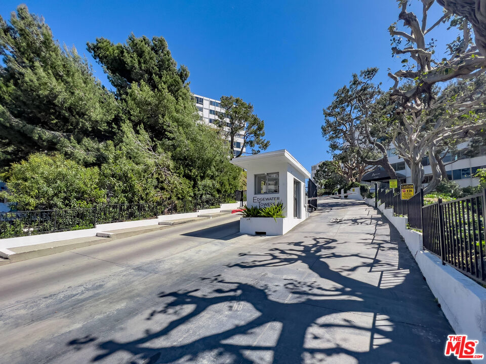 17352 W Sunset Blvd Unit: 202