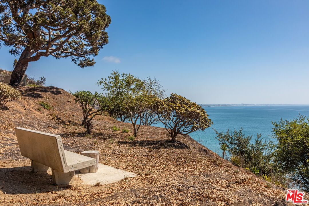 17352 W Sunset Blvd Unit: 202