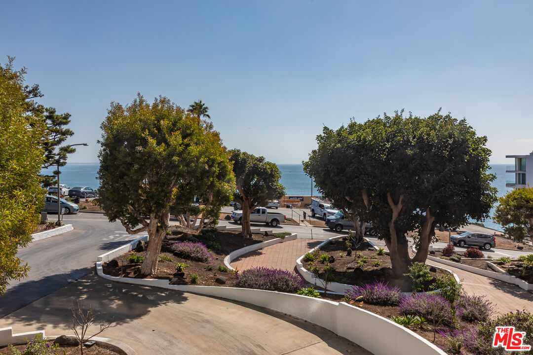 17352 W Sunset Blvd Unit: 202