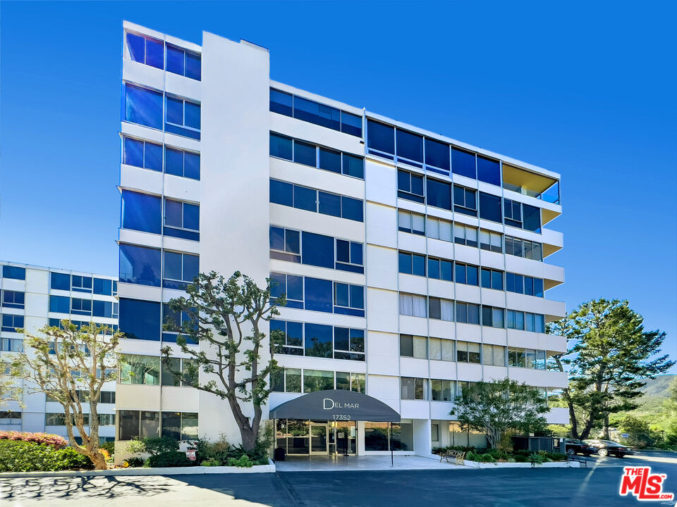17352 W Sunset Blvd Unit: 202