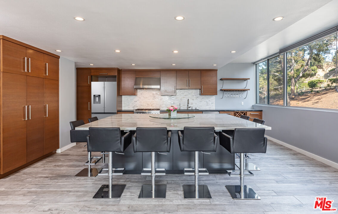 17352 W Sunset Blvd Unit: 202