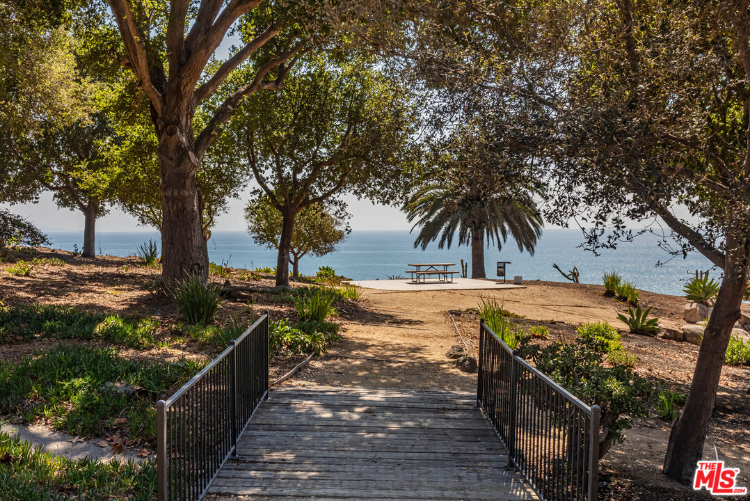 17352 W Sunset Blvd Unit: 202