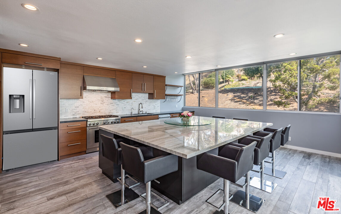 17352 W Sunset Blvd Unit: 202