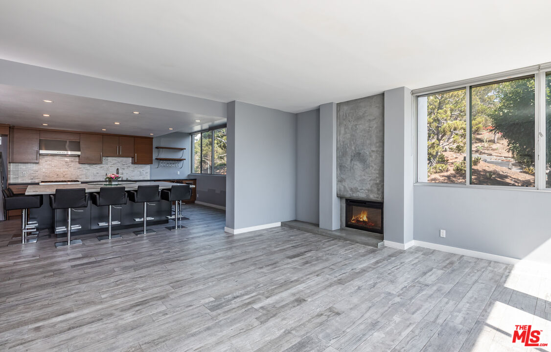 17352 W Sunset Blvd Unit: 202