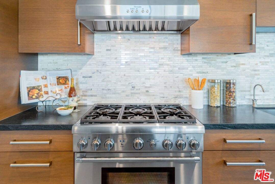 17352 W Sunset Blvd Unit: 202