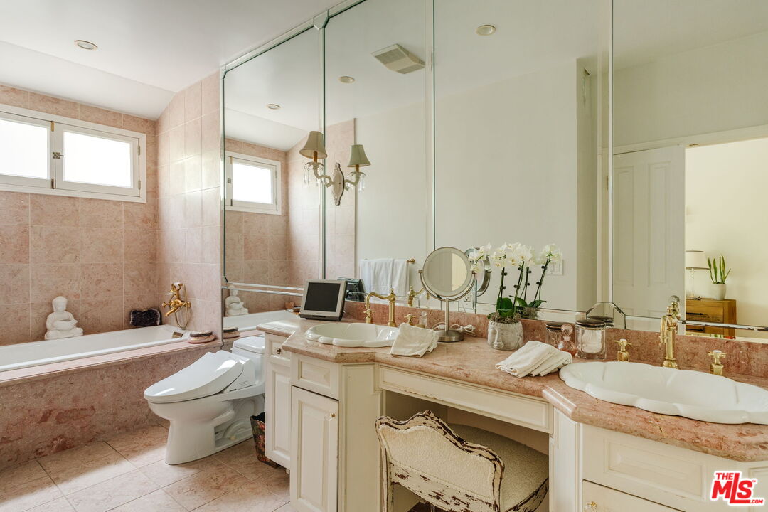 8611 Burton Way Unit: 5