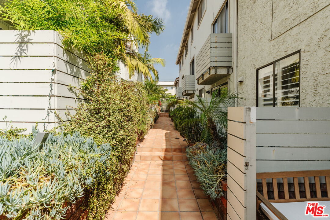 8611 Burton Way Unit: 5