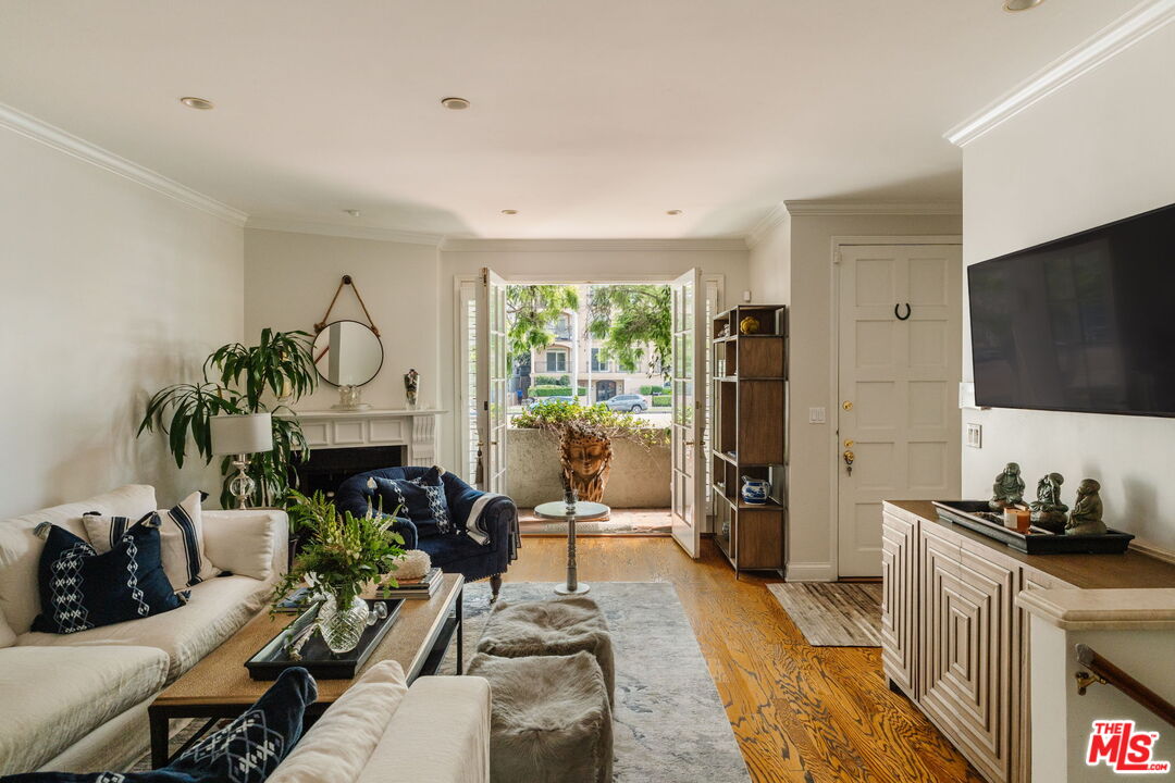 8611 Burton Way Unit: 5