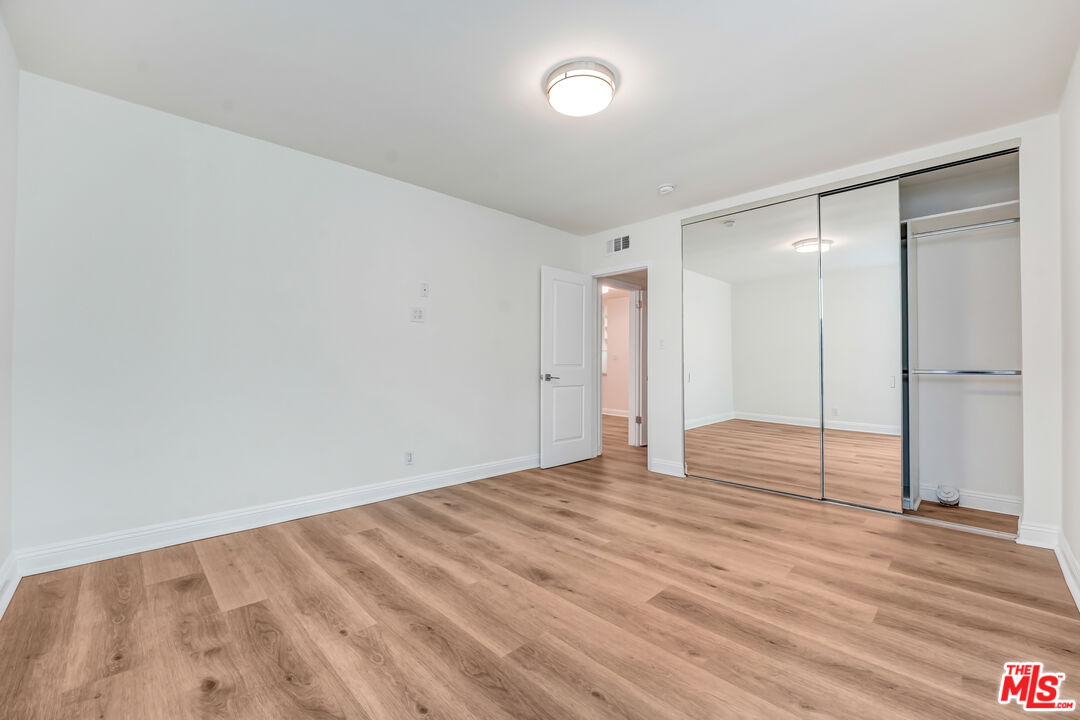 337 N Oakhurst Dr Unit: 1